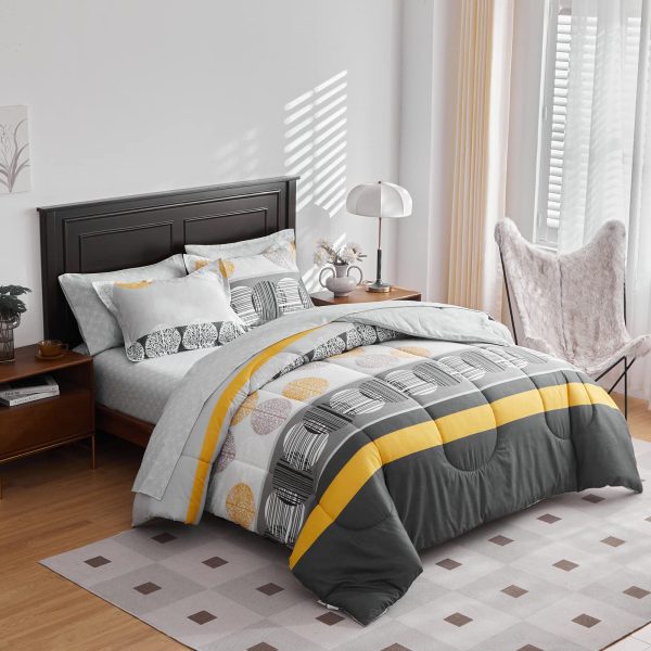 Geometric striped print bedding set