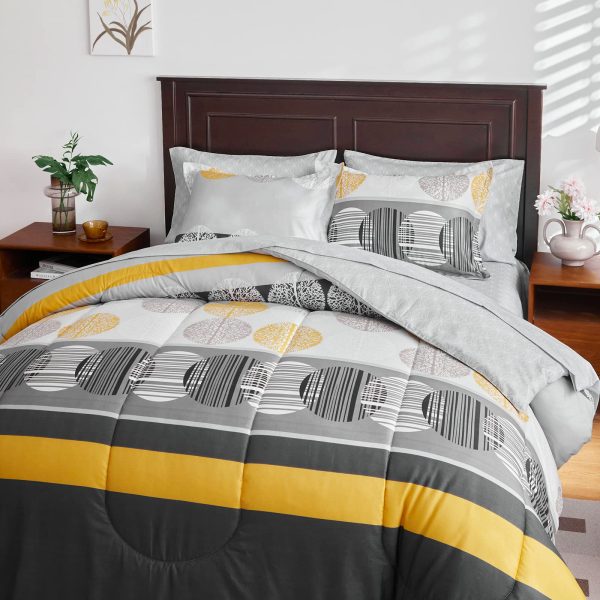 Geometric striped print bedding set