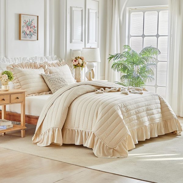 Cream-colored ruffled quilted duvet cover