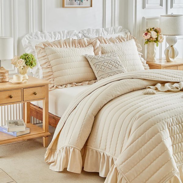 Cream-colored ruffled quilted duvet cover