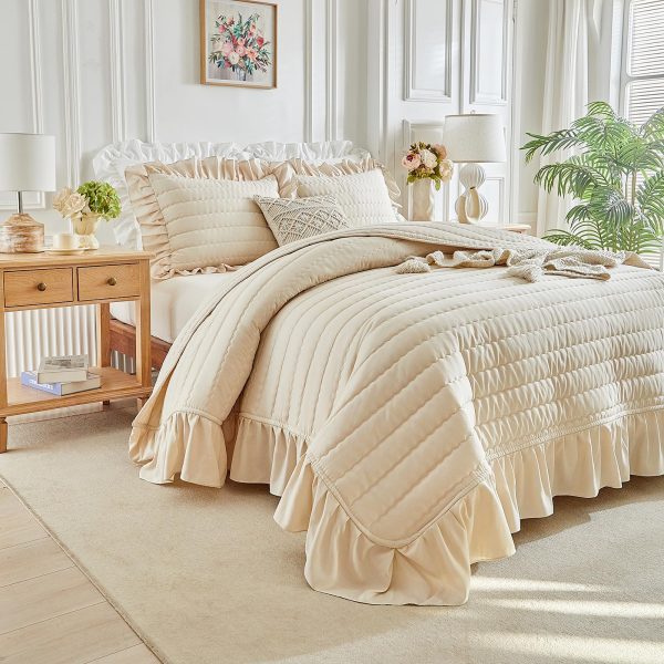 Cream-colored ruffled quilted duvet cover