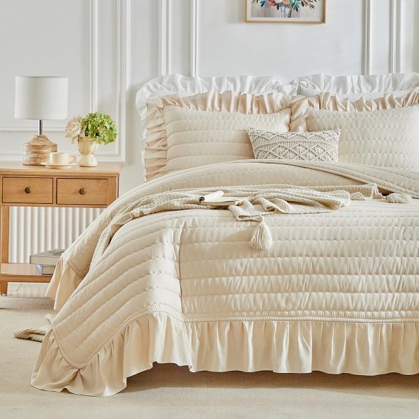 Cream-colored ruffled quilted duvet cover